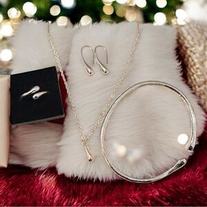 Elegant Gold and Silver Jewelry Set